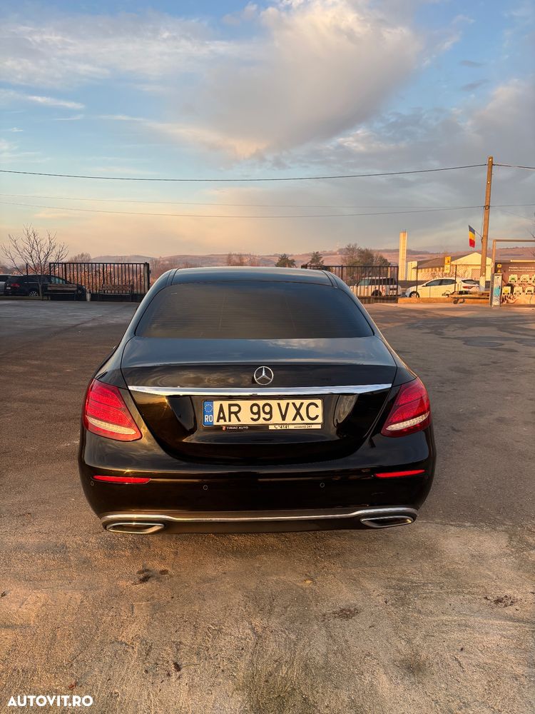 Mercedes-Benz E 220 d 4MATIC Aut. - 4
