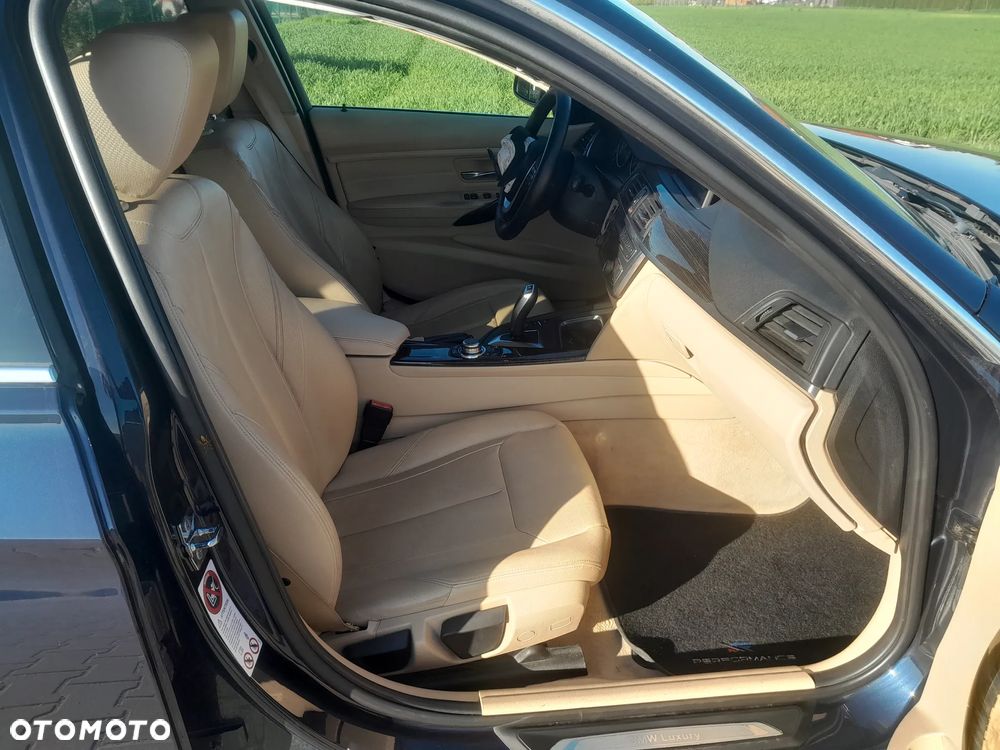 BMW Seria 3 320d Luxury Line - 16