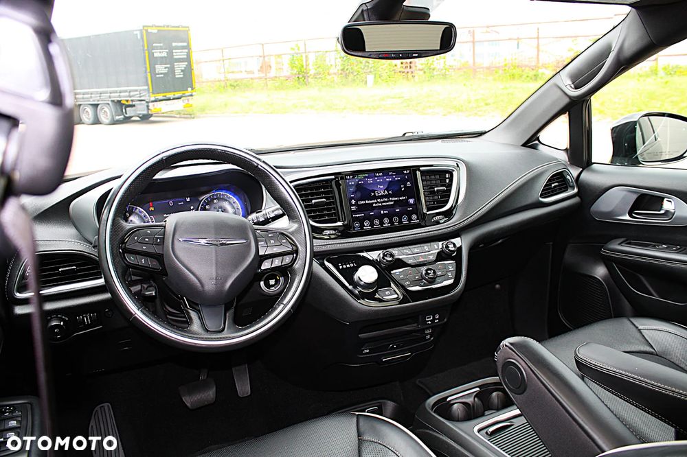 Chrysler Pacifica - 13