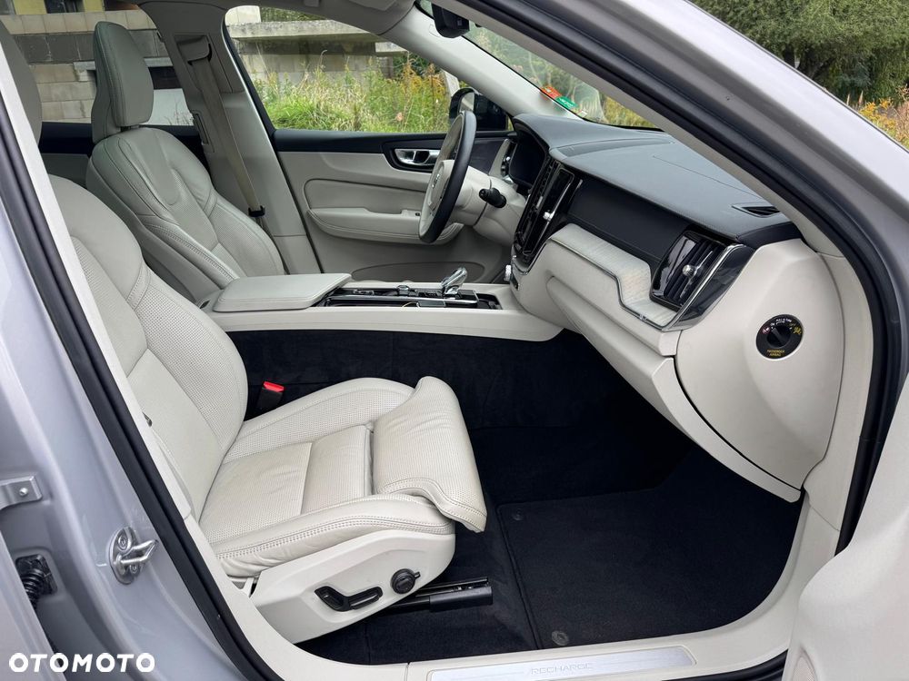Volvo XC 60 T6 AWD Plug-In Hybrid R-Design - 17