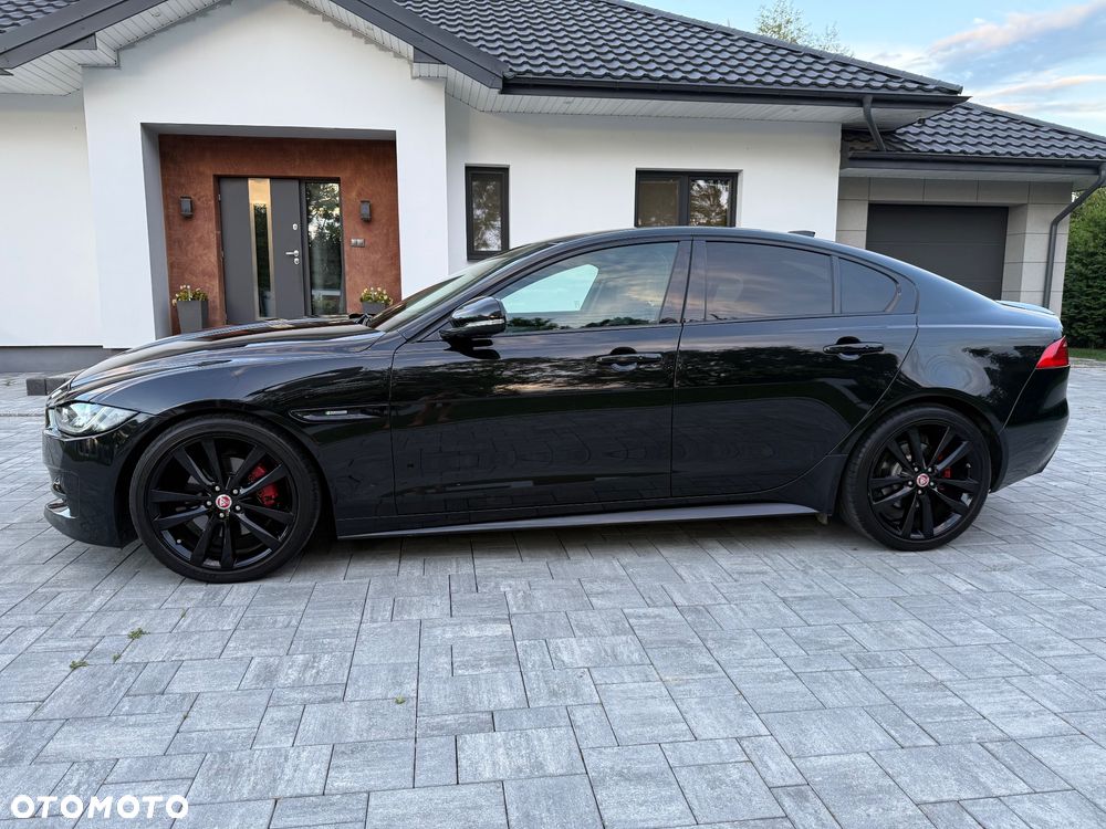 Jaguar XE 2.0 D AWD R-Sport - 29