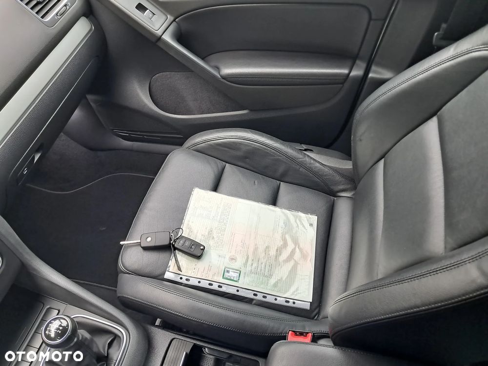 Volkswagen Golf 2.0 TDI DPF Highline - 19