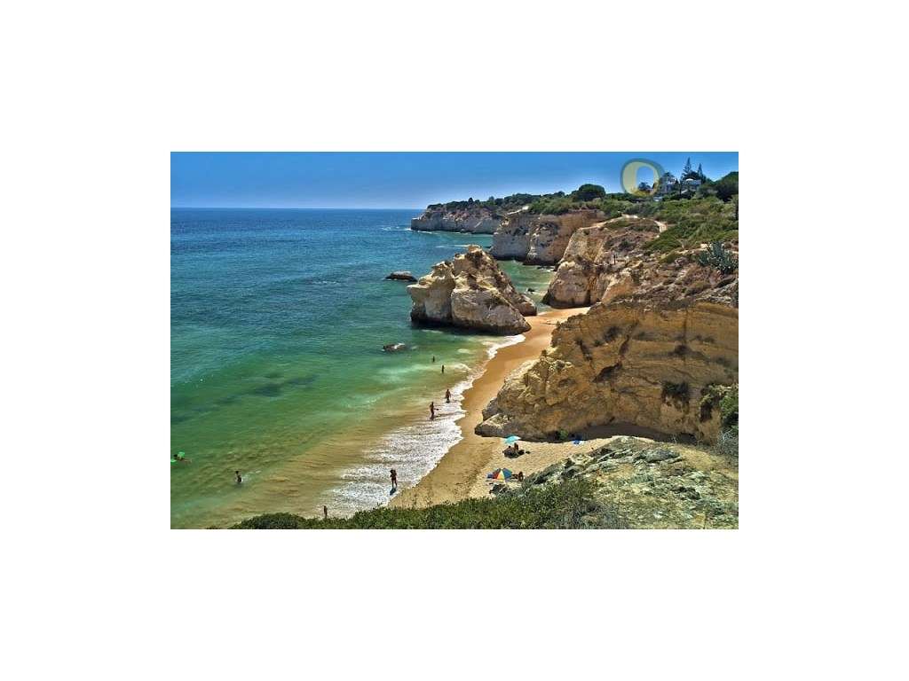 Terreno para construção urbana, próximo da praia de Armação de Pêra - Grande imagem: 2/3