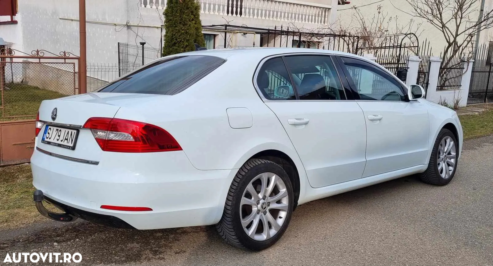 Skoda Superb 2.0 TDI DSG Elegance - 8