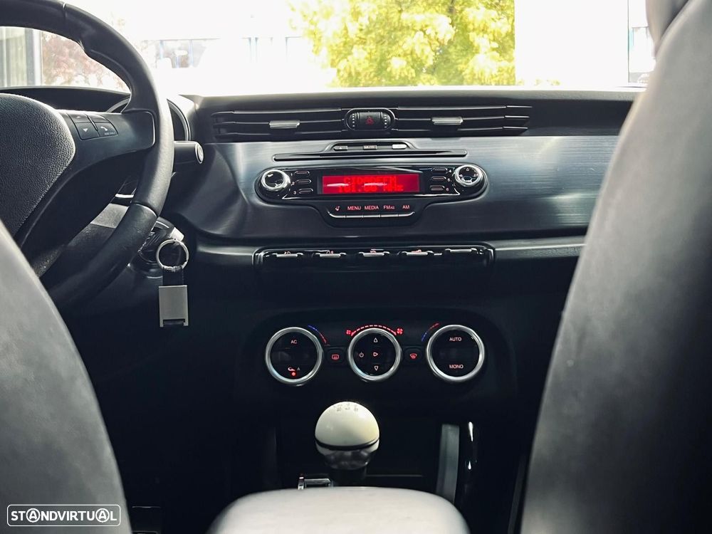 Alfa Romeo Giulietta 1.6 JTDm Distinctive - 25