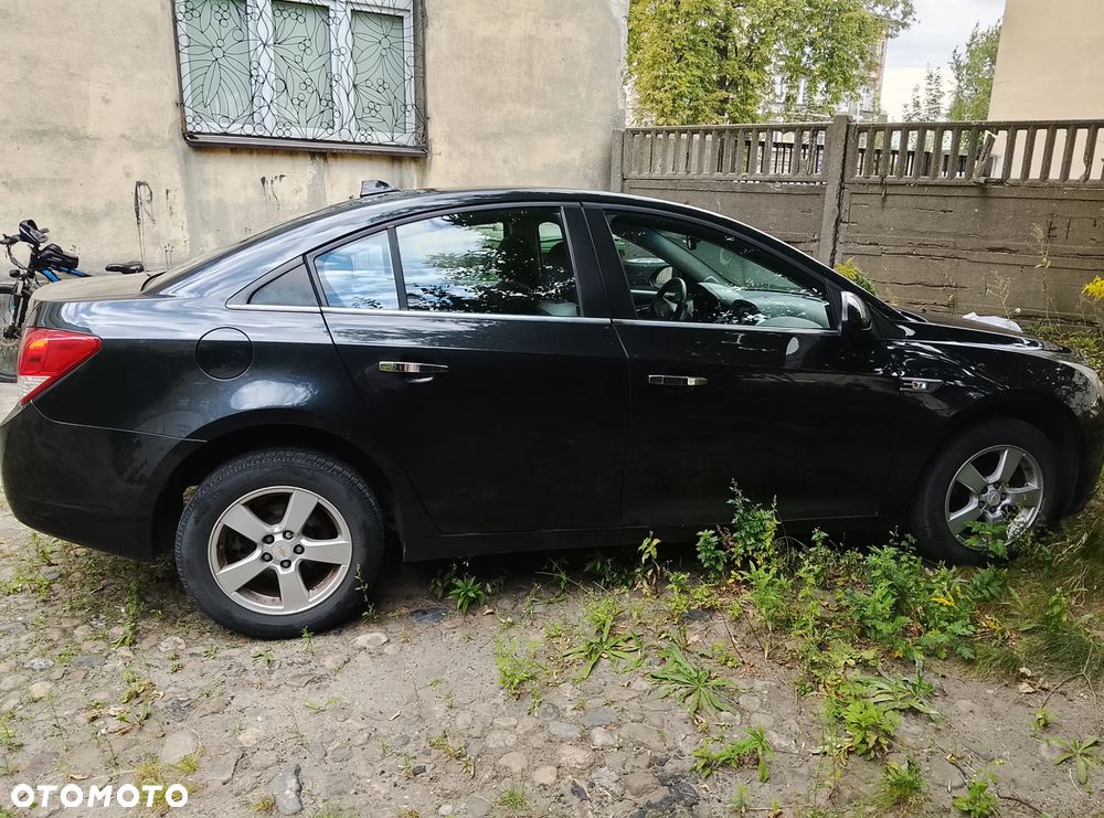 Chevrolet Cruze 1.6 LS - 3