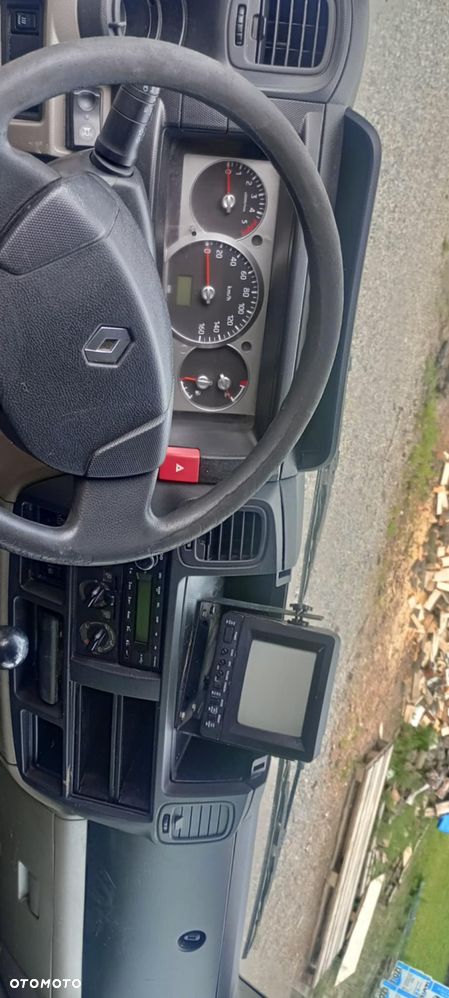 Renault Maxity - 7