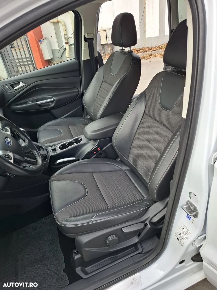 Ford Kuga 2.0 TDCi Powershift 4WD Titanium - 5