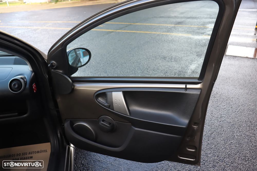 Toyota Aygo Connect - 44
