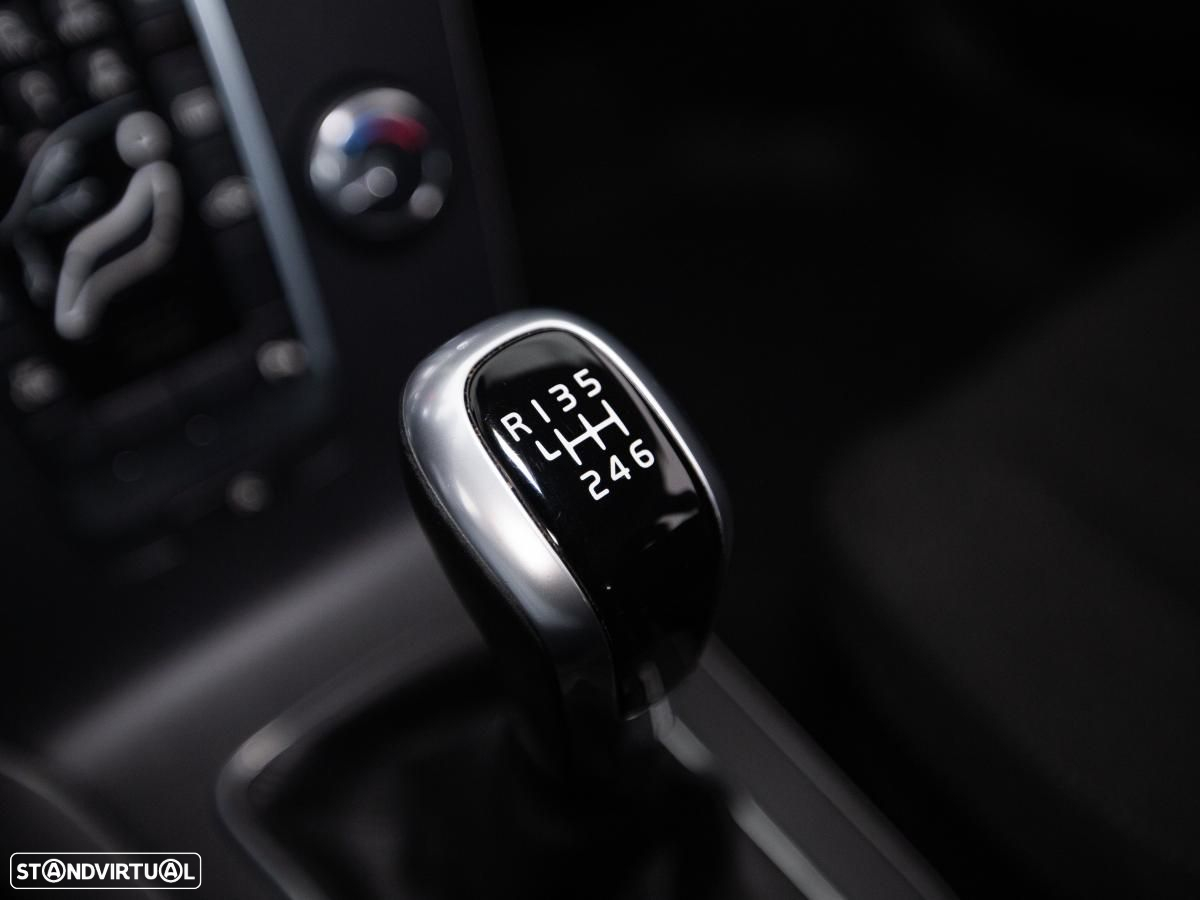 Volvo V40 Cross Country - 18