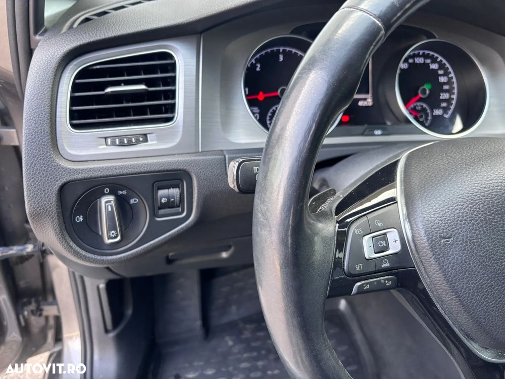 Volkswagen Golf 1.6 TDI BlueMotion Technology DSG Comfortline - 23