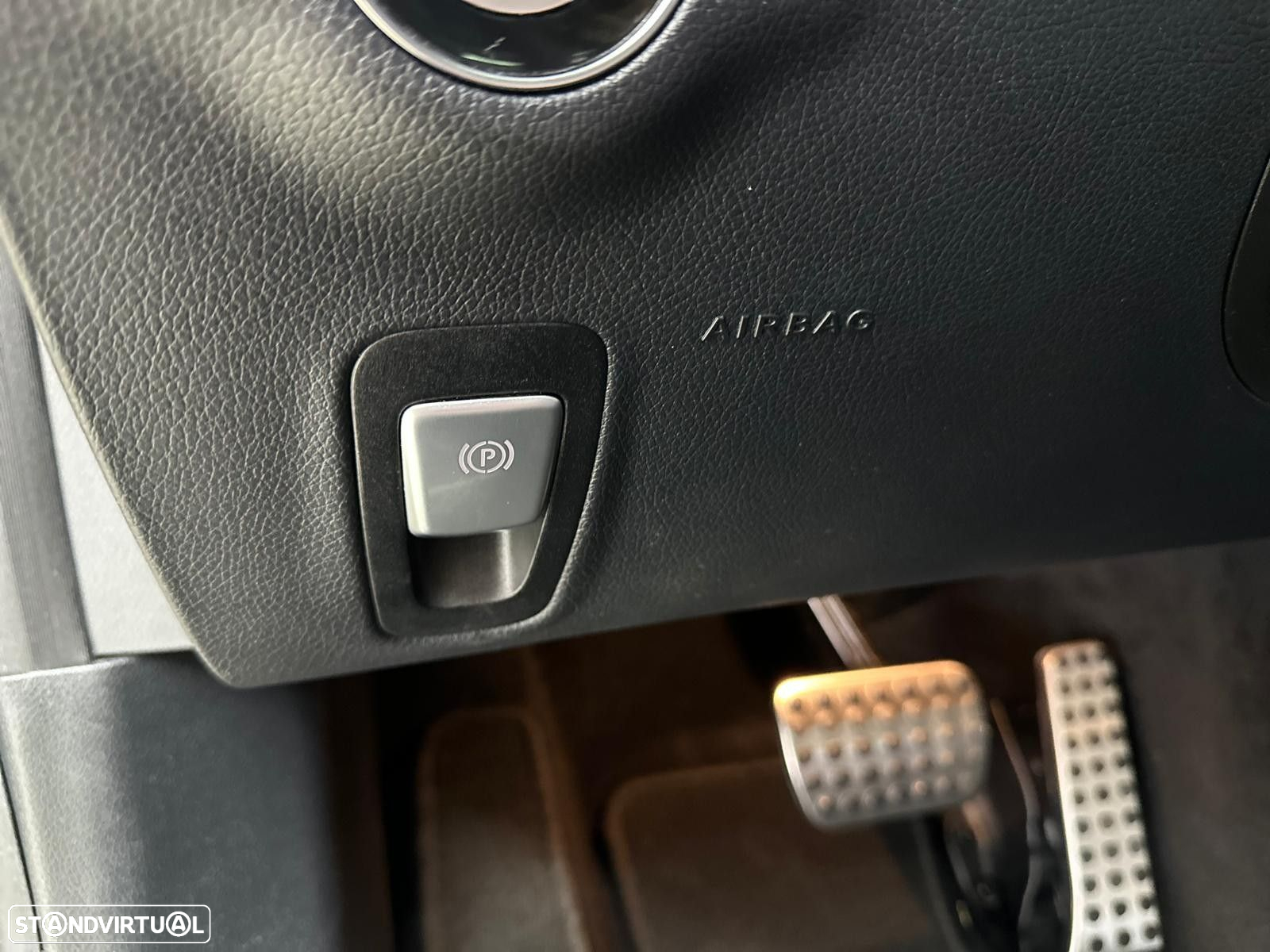 Mercedes-Benz E 220 d AMG Line - 38