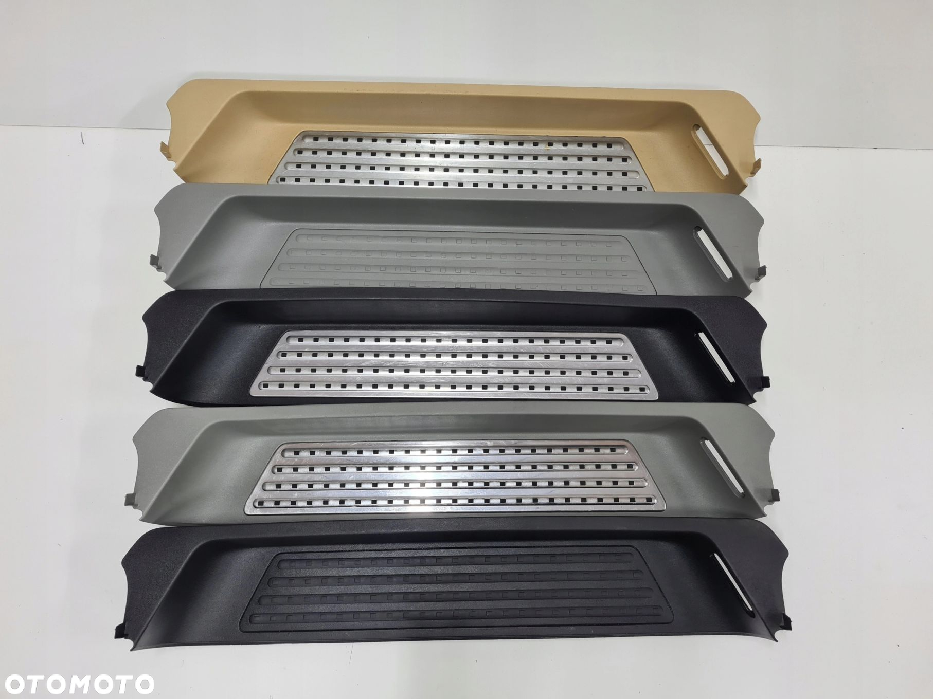 VW T6 CARAVELLE stopień próg drzwi przesuwnych PRAWY CHROM 7E5863725 - 5