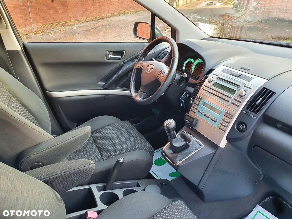 Toyota Corolla Verso 2.2 D-4D DPF Sol - 10