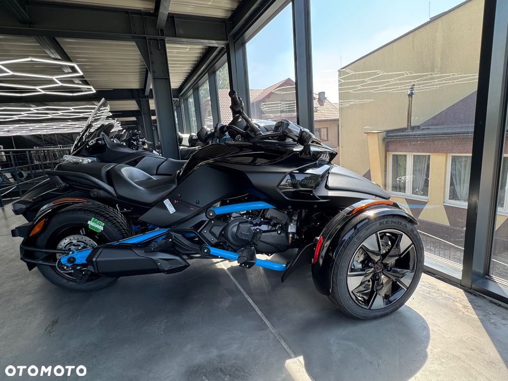 Can-Am Spyder - 2