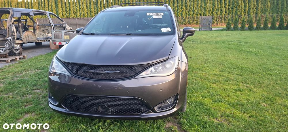Chrysler Pacifica - 3
