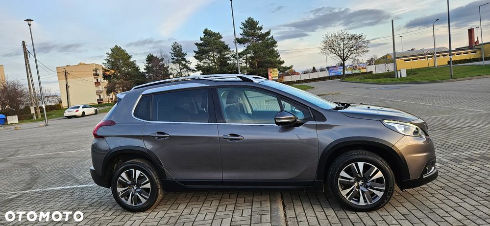 Peugeot 2008 1.6 BlueHDi Allure S&S - 19