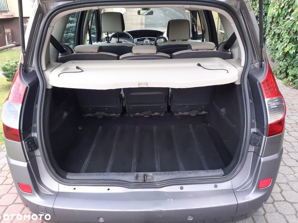 Renault Scenic 1.5 dCi Emotion - 10