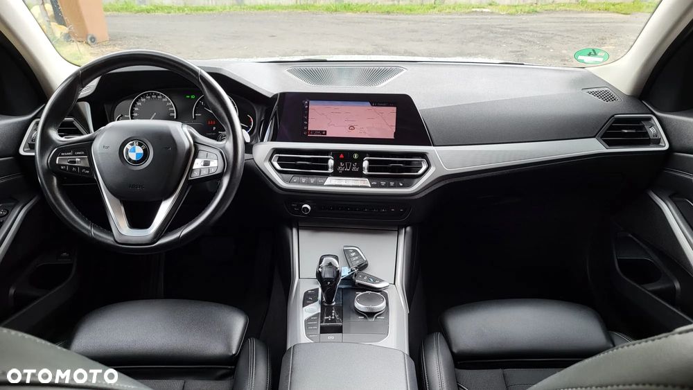 BMW Seria 3 318d Touring - 36
