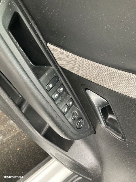 Citroën C4 PureTech 130 Stop&Start EAT8 SHINE - 35