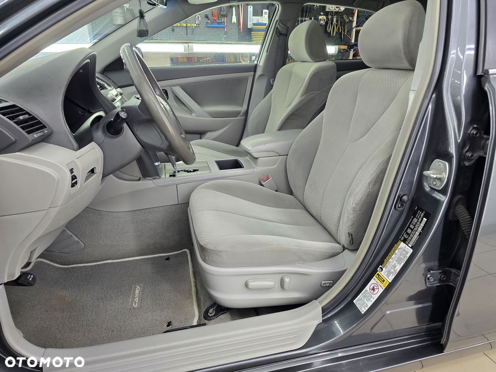 Toyota Camry - 26