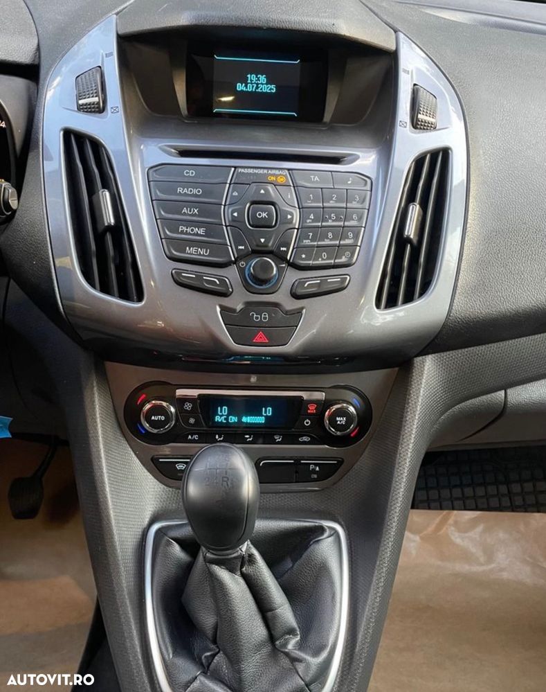 Ford Tourneo Connect 1.6 TDCi Titanium - 32