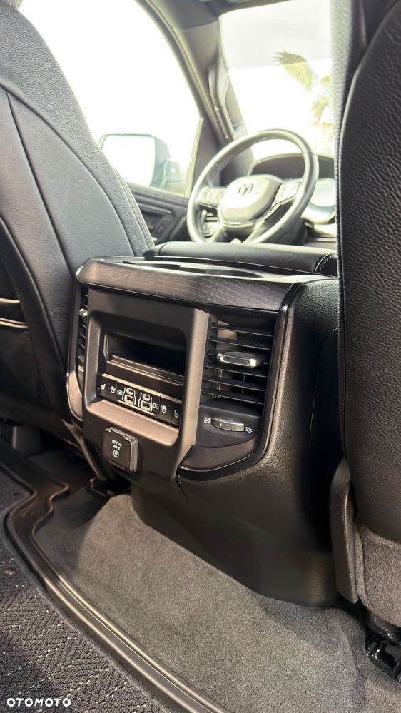 RAM 1500 Crew Cab Longbed Longhorn - 24