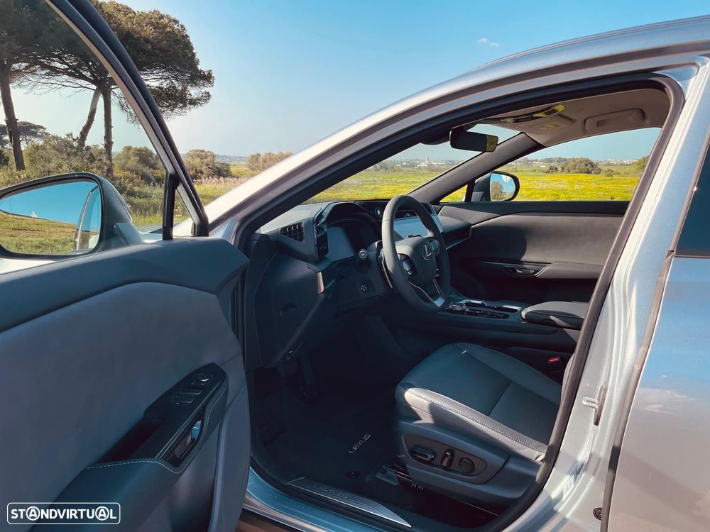 Lexus RZ 300e Premium - 15