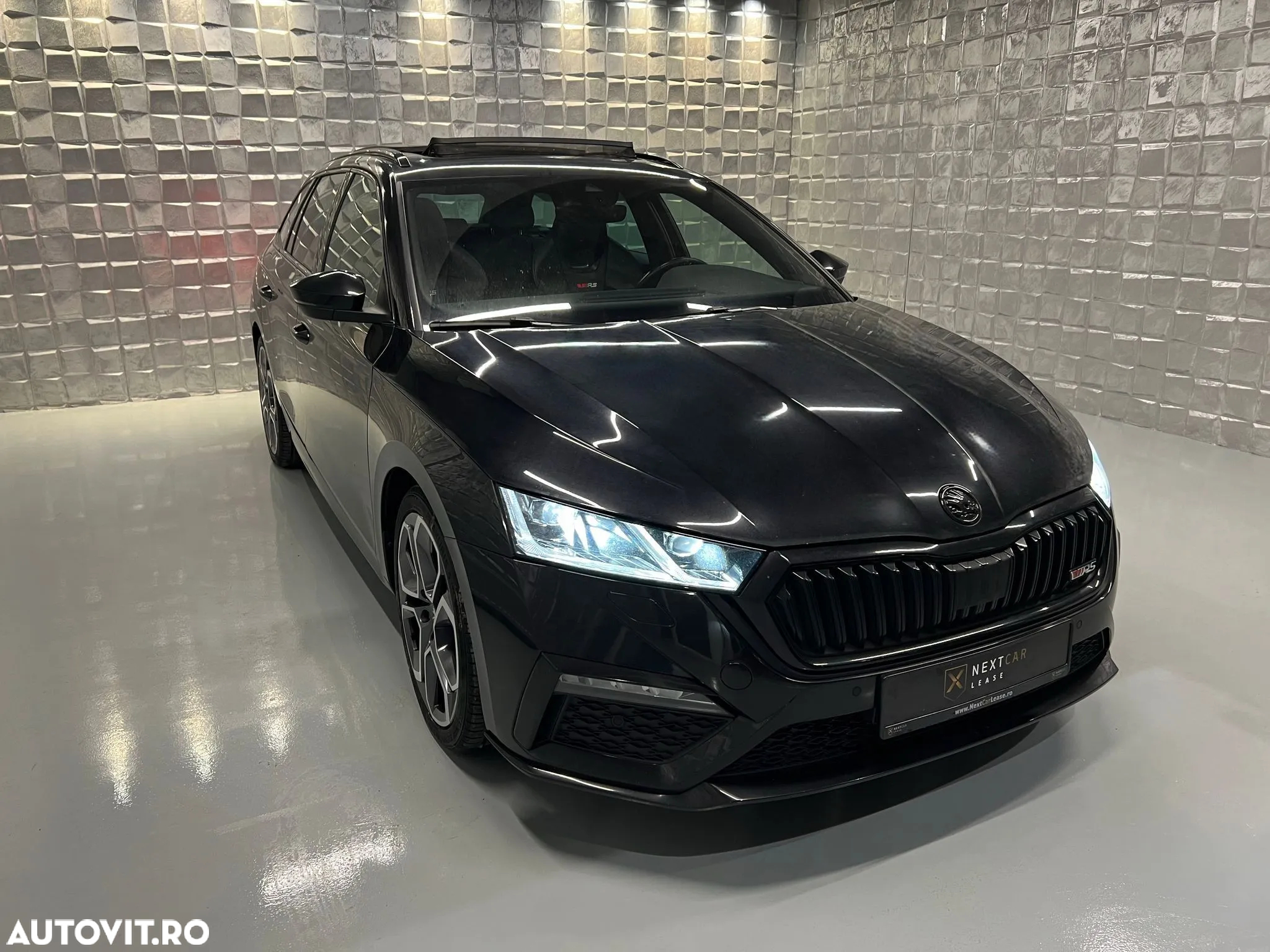 Skoda Octavia Combi 2.0 TDI DSG RS - 3
