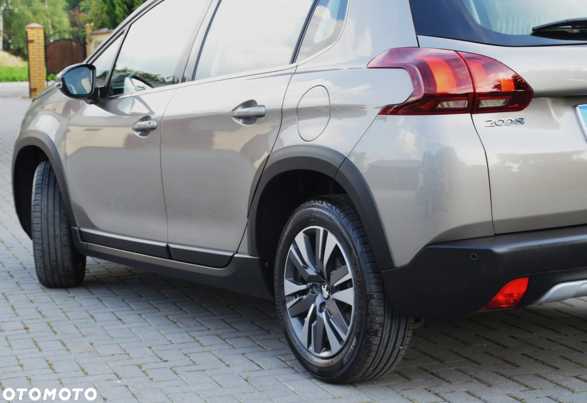Peugeot 2008 - 4