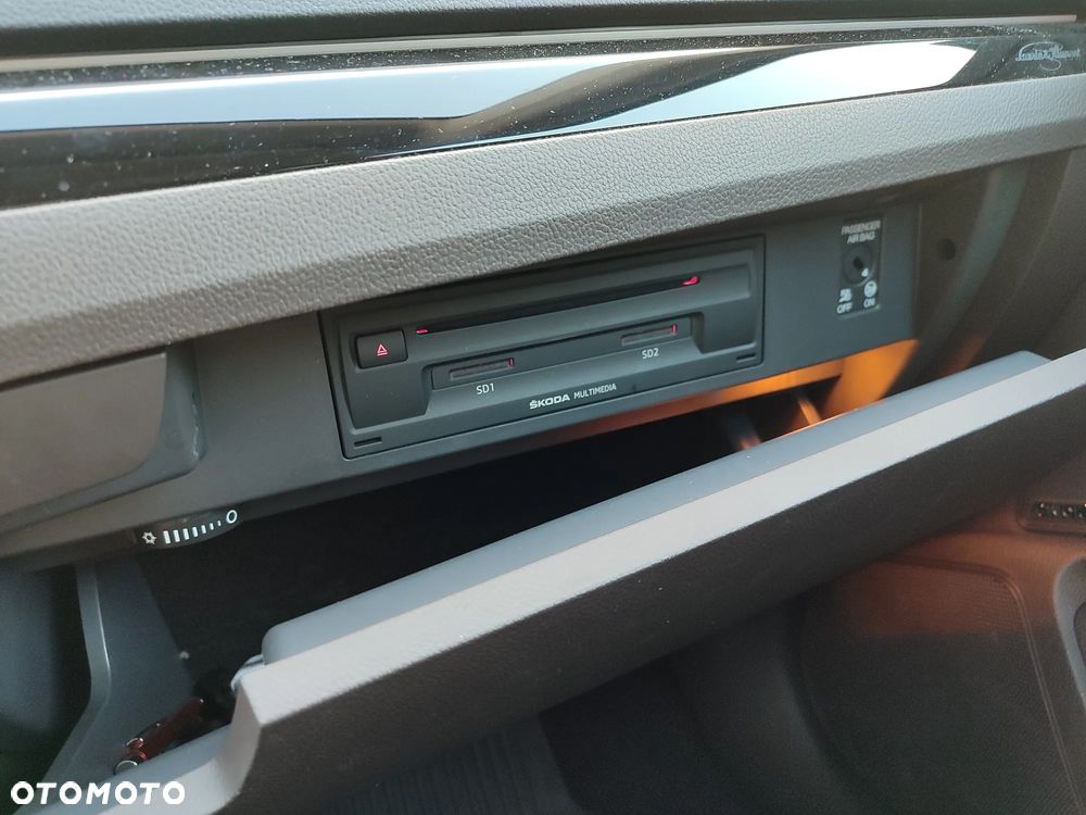 Skoda Superb 2.0 TDI L&K DSG - 30