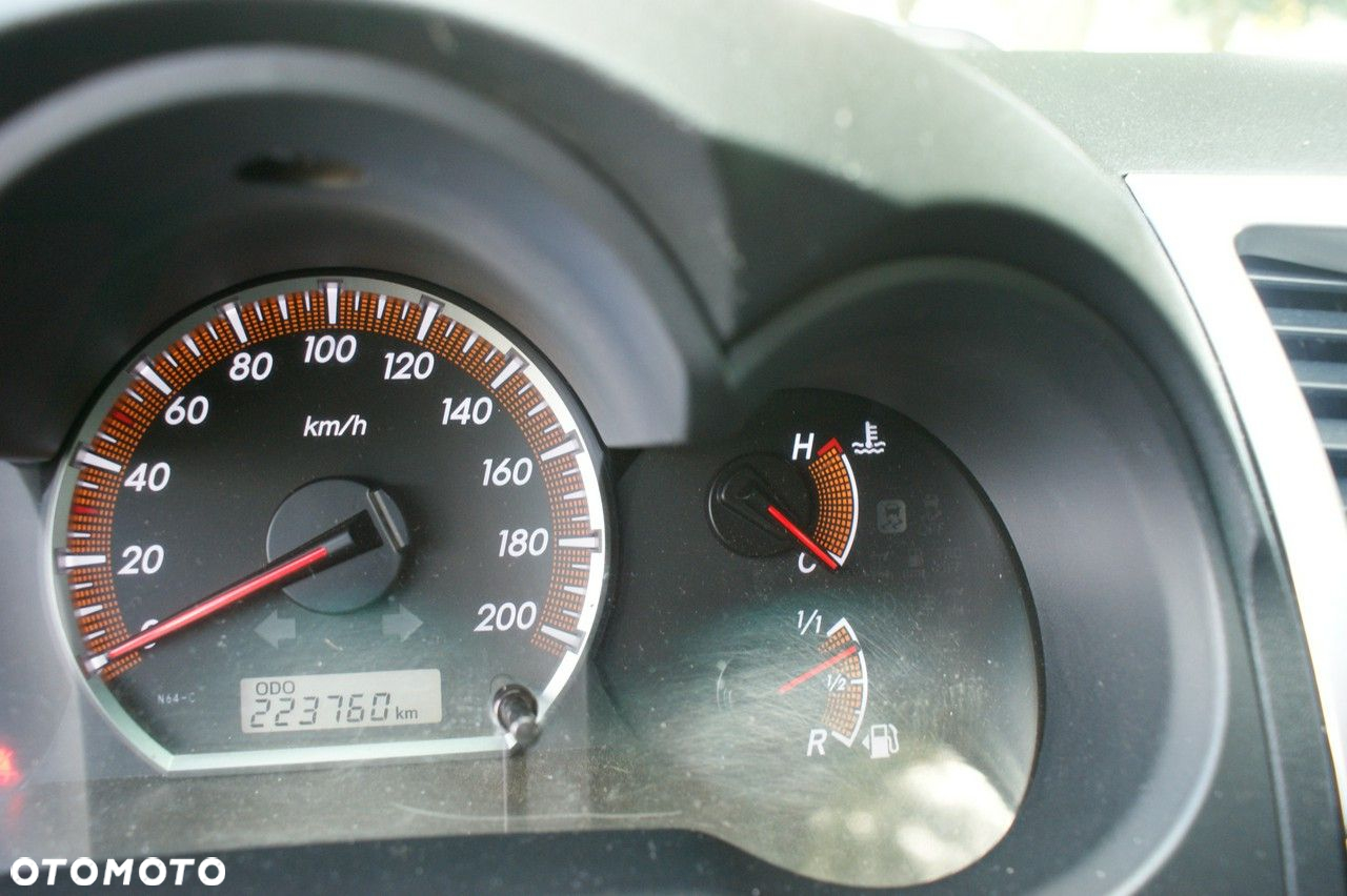 Toyota Hilux - 16