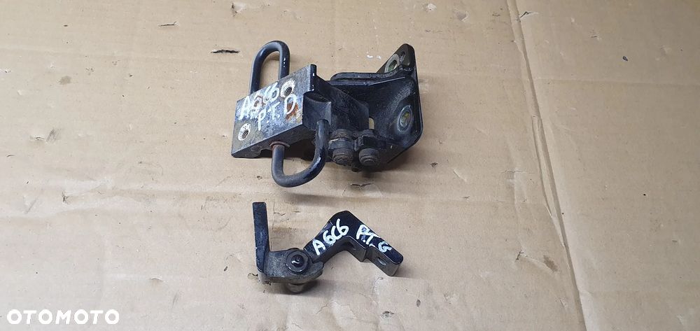 Zawias zawiasy drzwi prawy tył para Audi A6 C6 8E0833412 - 1