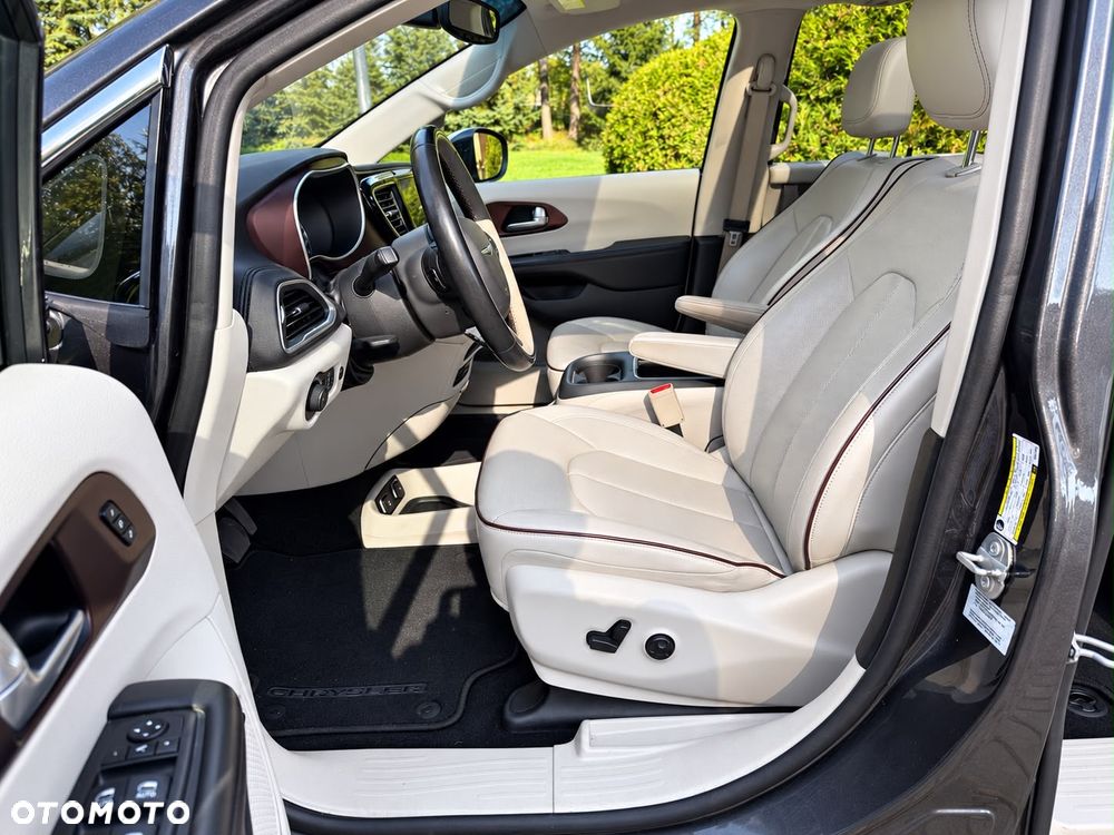 Chrysler Pacifica - 10