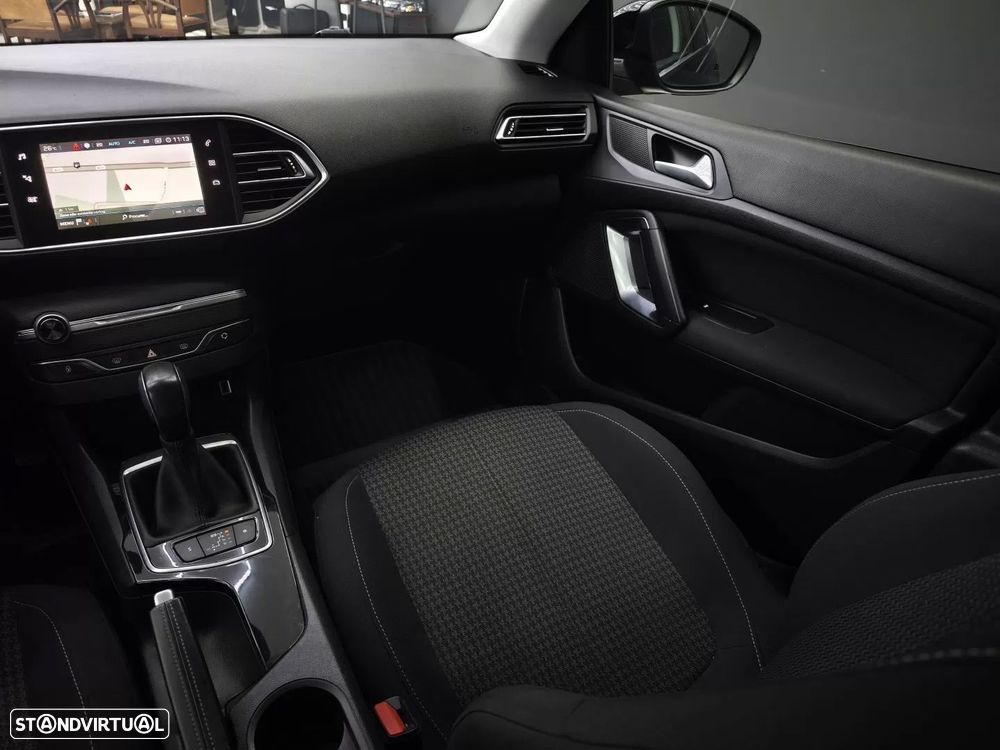 Peugeot 308 1.6 BlueHDi Allure J17 EAT6 — fotografia 30