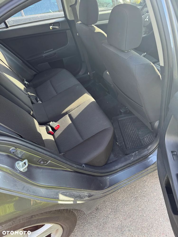 Mitsubishi Lancer 1.5 - 10