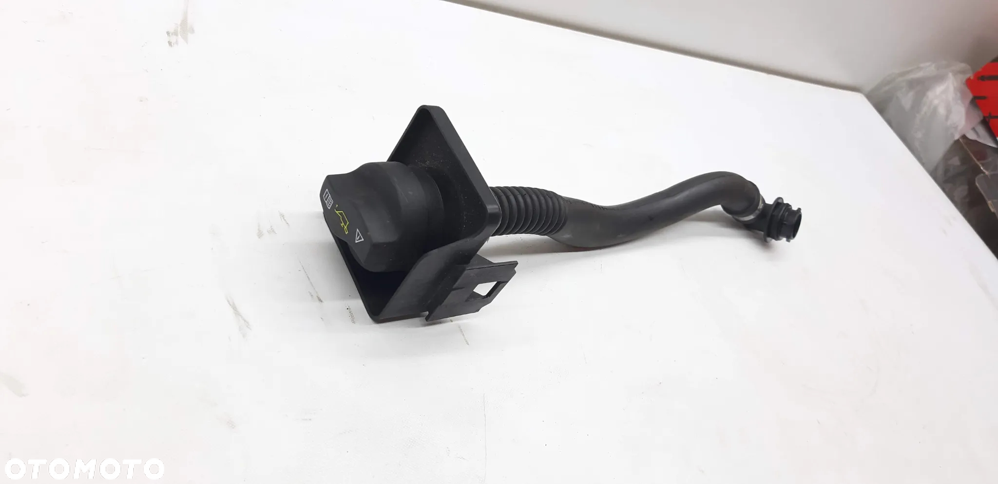 Wlew oleju korek A6510102715 A6220100200 Mercedes Vito W447 Long 2015r 1.6d - 2