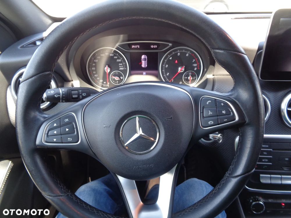 Mercedes-Benz Klasa A 180 BlueEfficiency Edition - 16