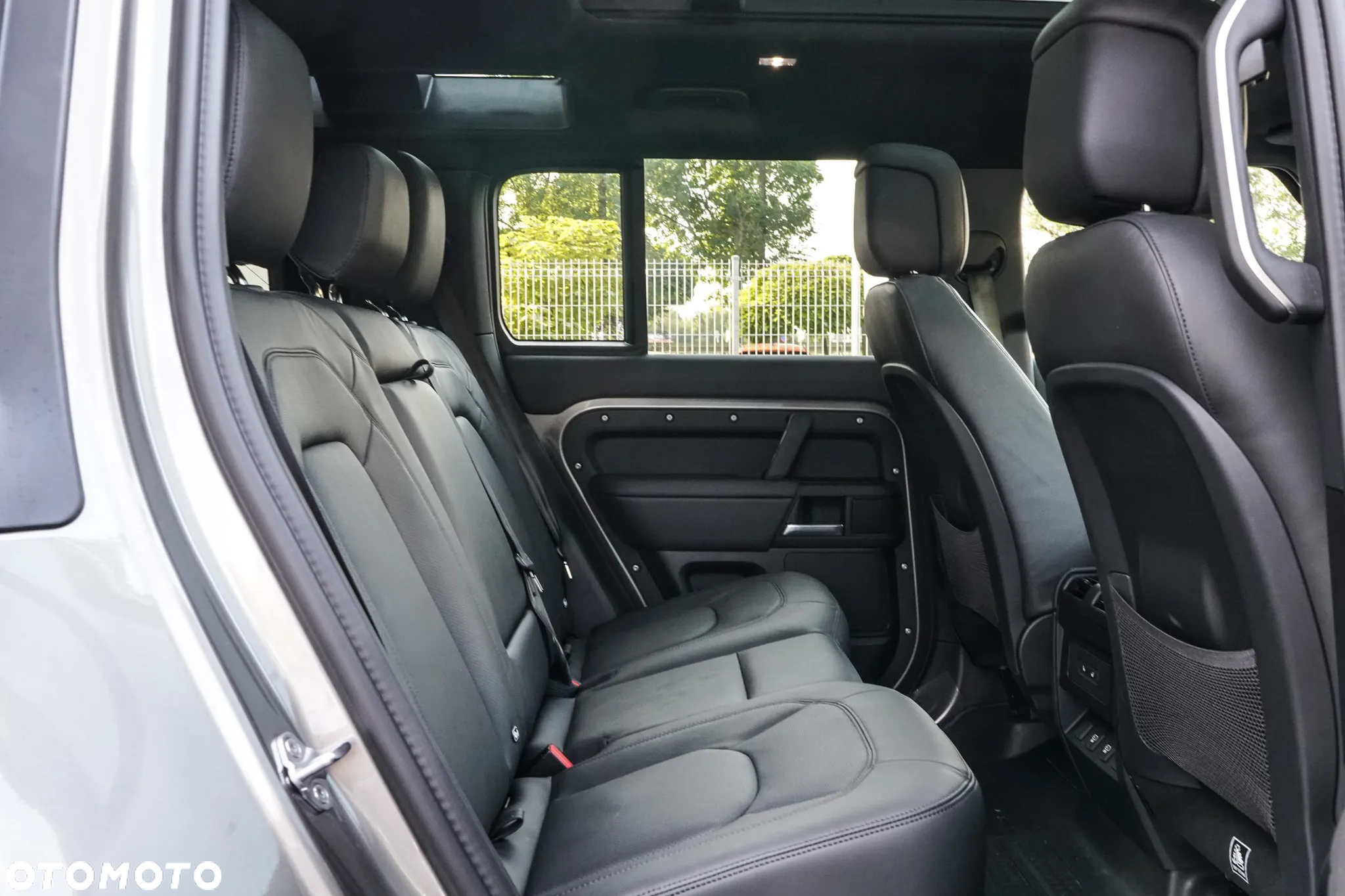 Land Rover Defender - 22