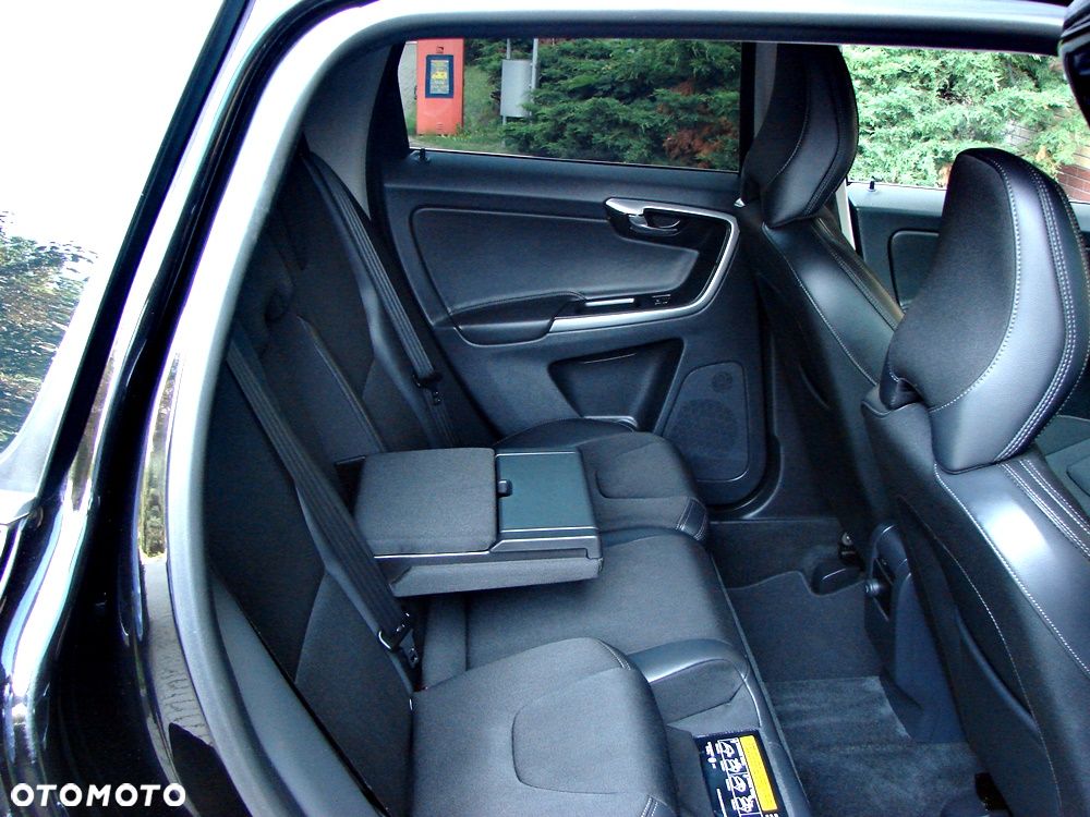 Volvo XC 60 D4 Geartronic Momentum Pro - 8