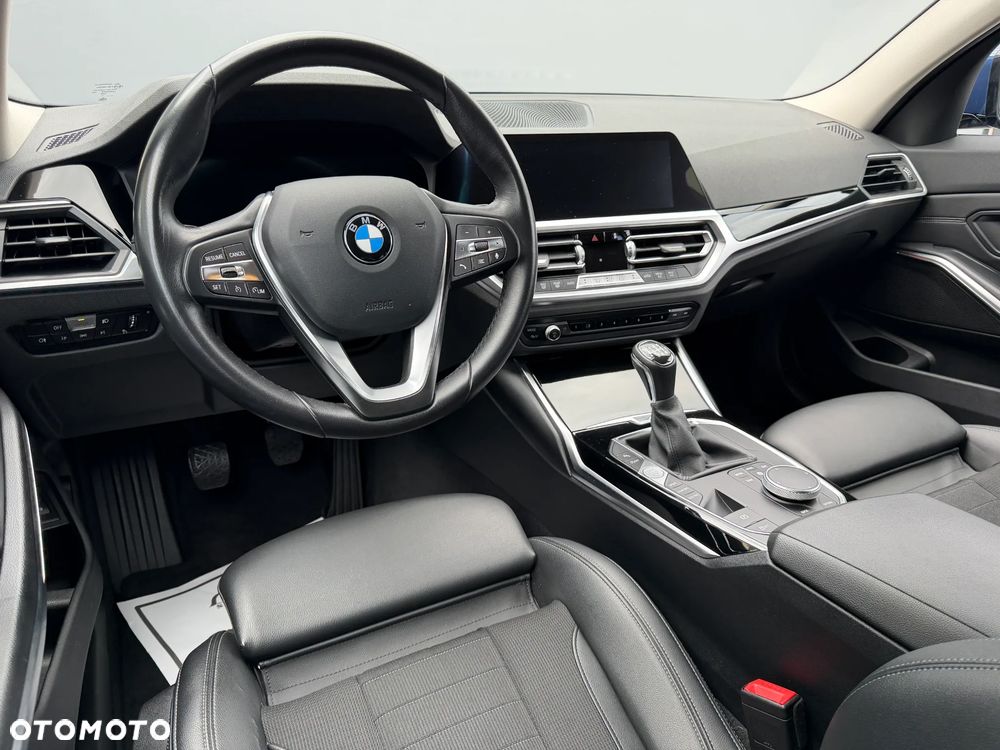 BMW Seria 3 318i - 12