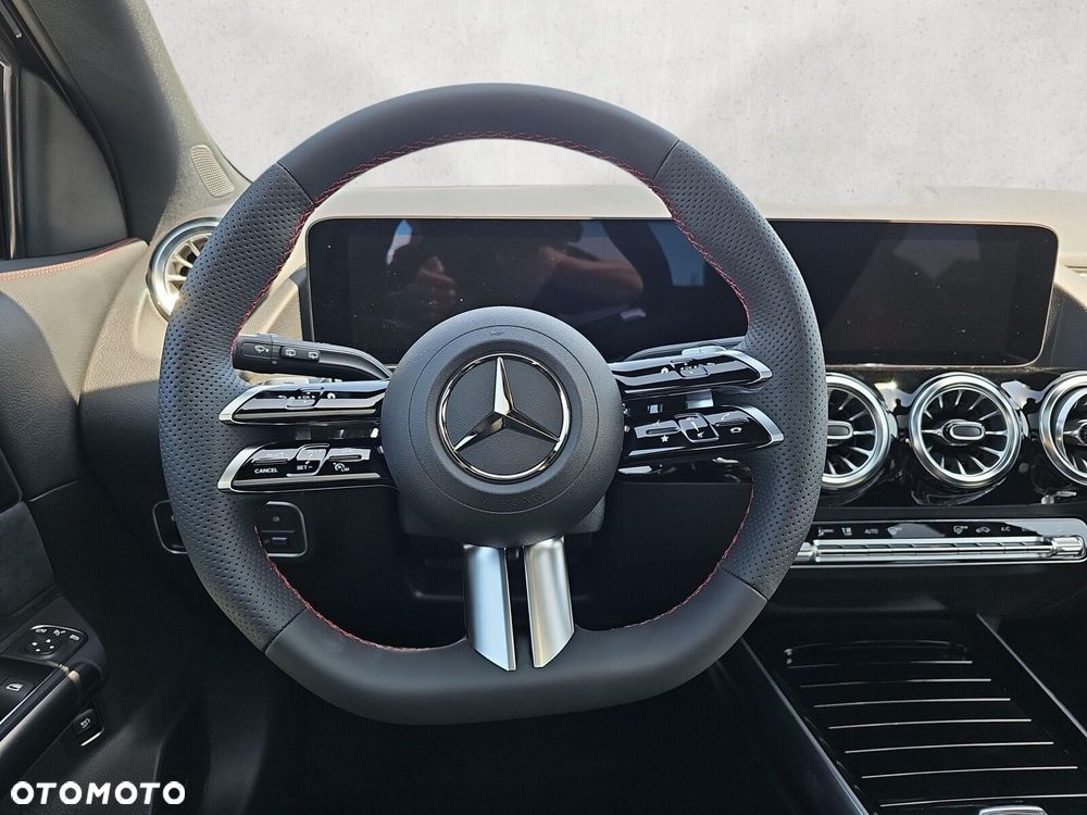 Mercedes-Benz GLA - 15