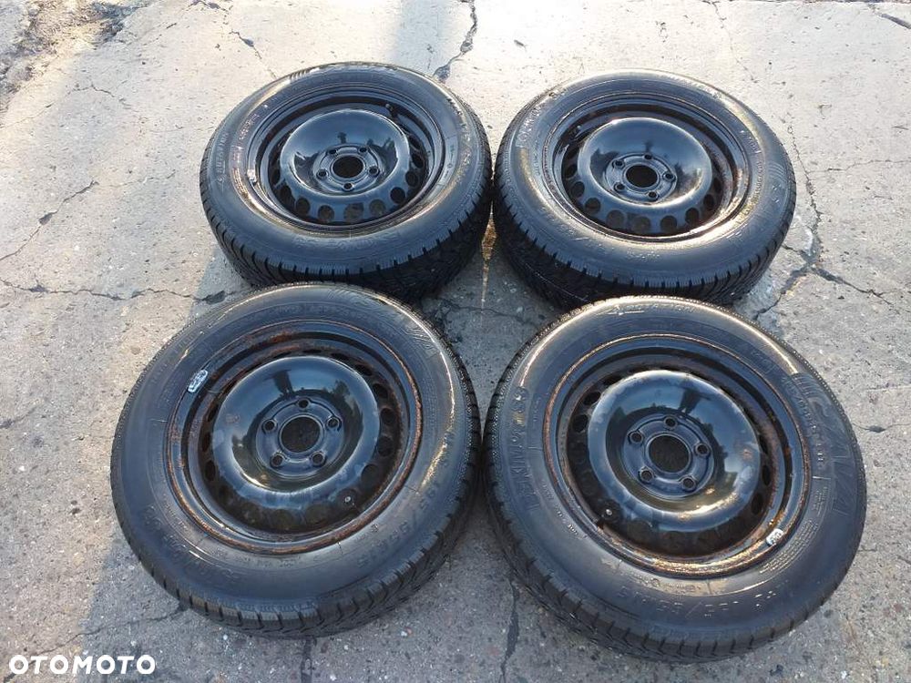 Koła Felgi 15 cali 5x114 kołpaki z oponami zimowymi Renault Megane - 2