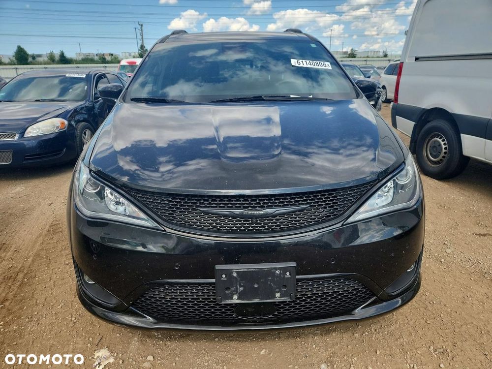 Chrysler Pacifica - 6
