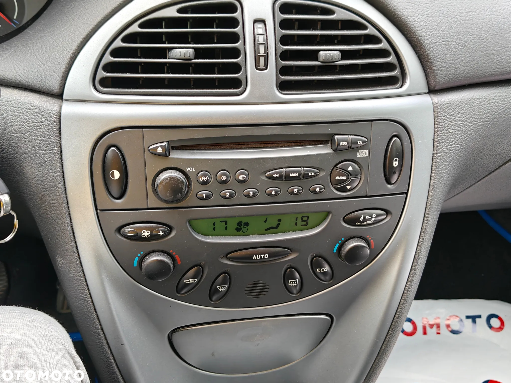Citroën C4 2.0 16V Exclusive - 24
