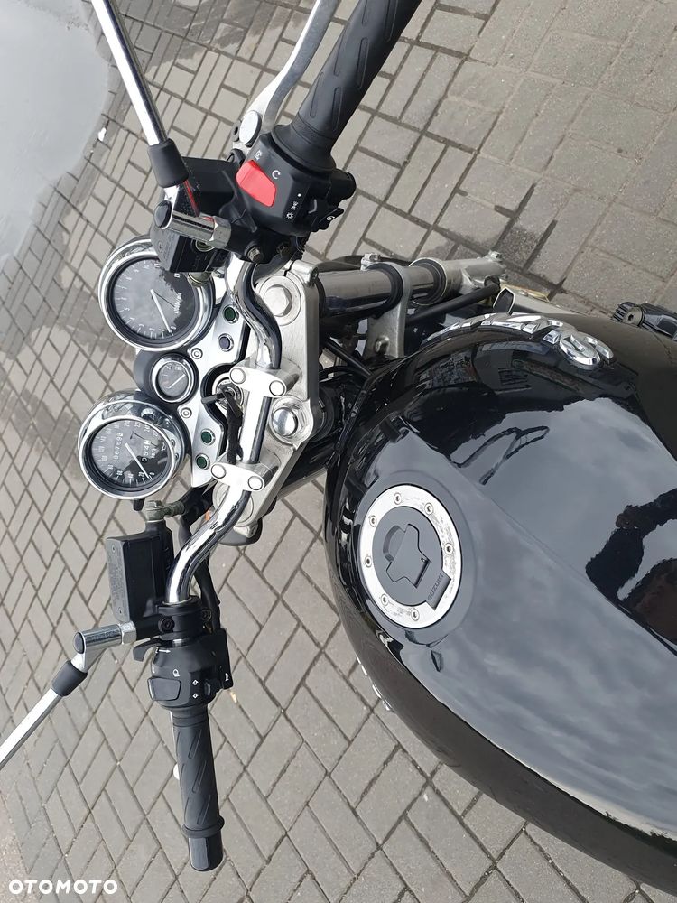 Suzuki GSX - 22