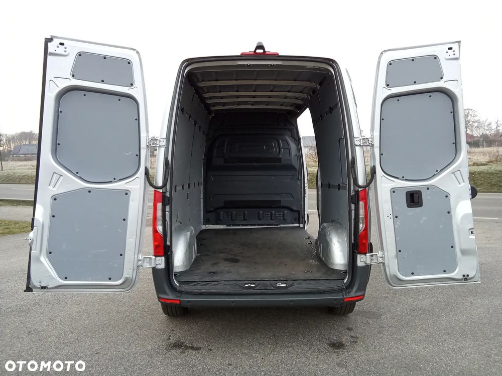 Mercedes-Benz SPRINTER - 16