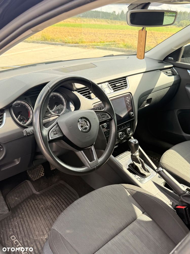 Skoda Octavia 1.6 TDI SCR Style DSG - 10