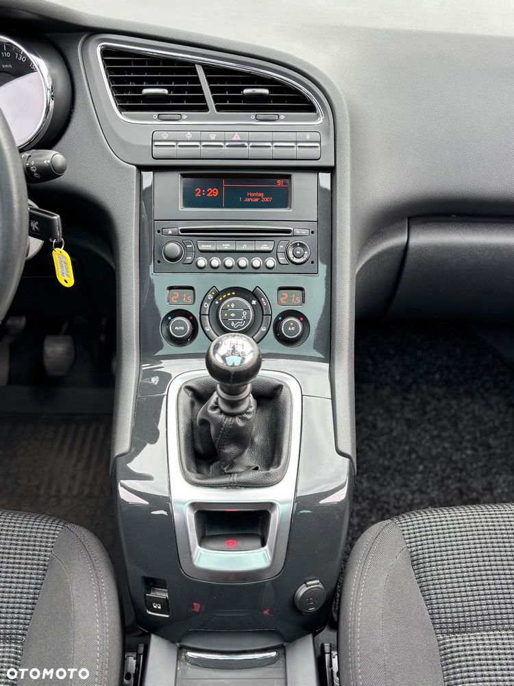 Peugeot 5008 1.6 THP Family 7os - 18