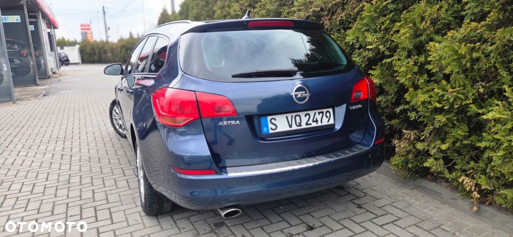Opel Astra 1.6 Turbo 150 Jahre - 11